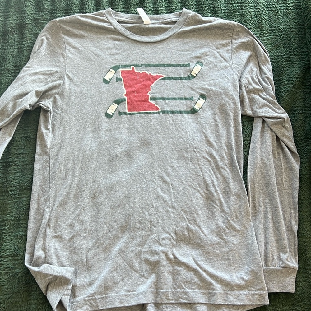 Women’s long sleeve size large Minnesota hockey